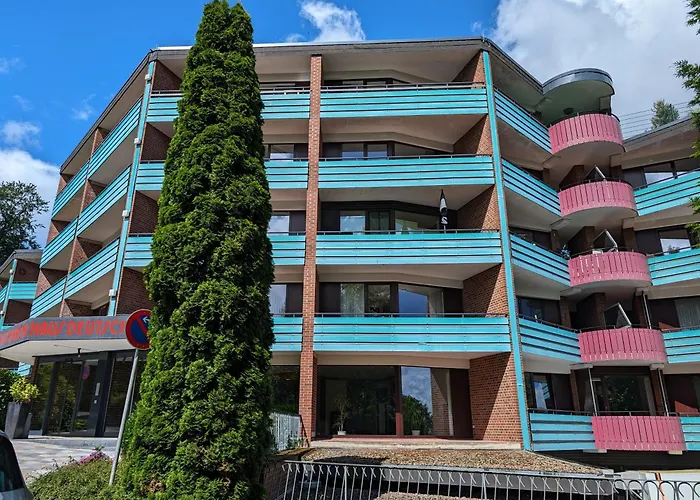 Apartment Mit Balkon Und Pool, Zentral Am Waldrand