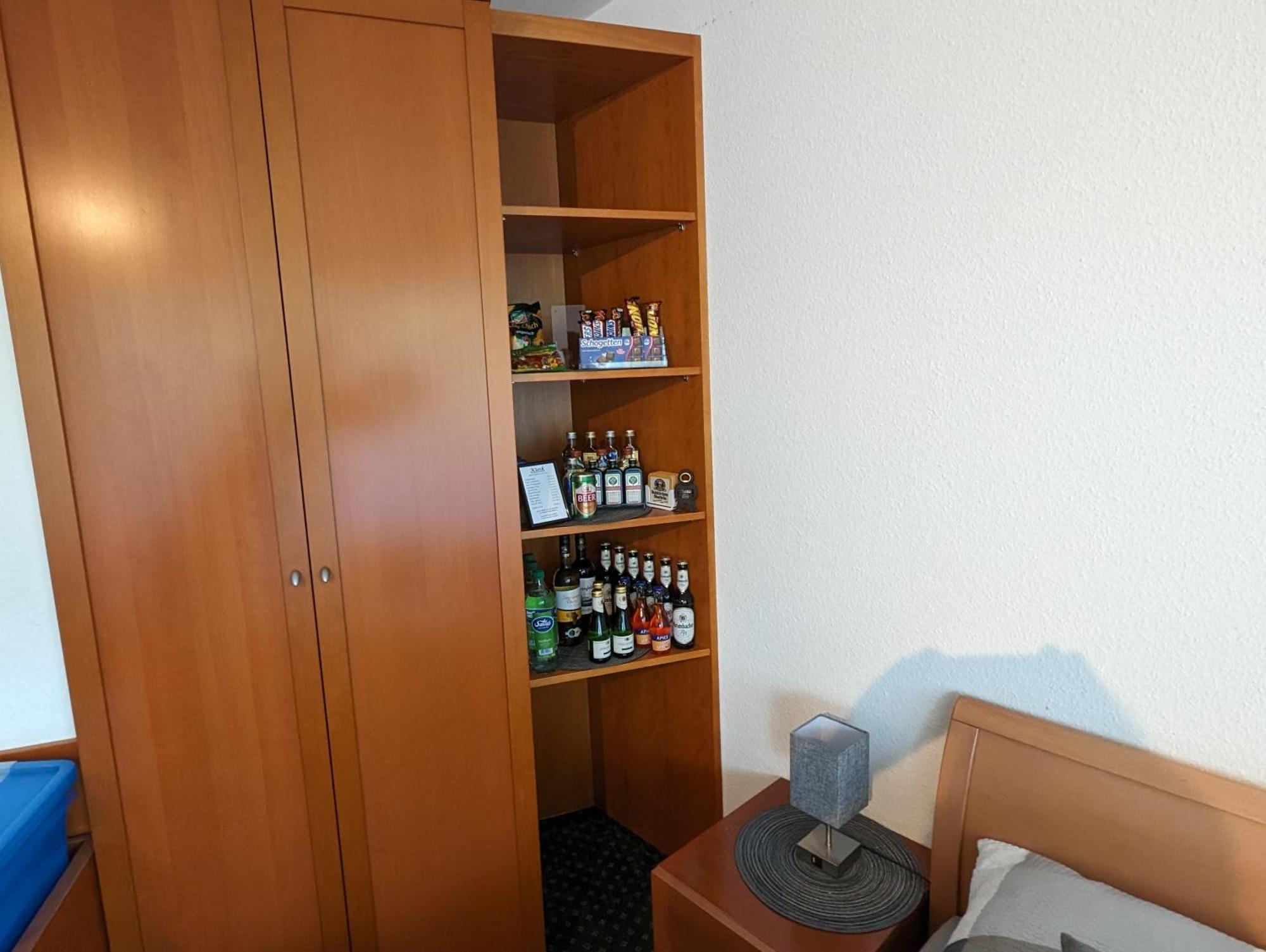 Appartement Mit Balkon Und Pool, Zentral Am Waldrand Bad Essen