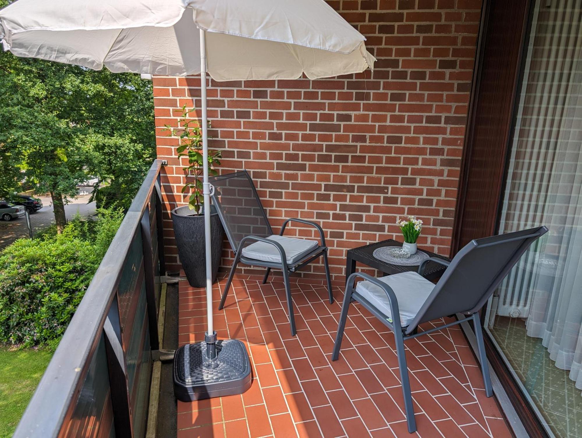 Mit Balkon Und Pool, Zentral Am Waldrand *