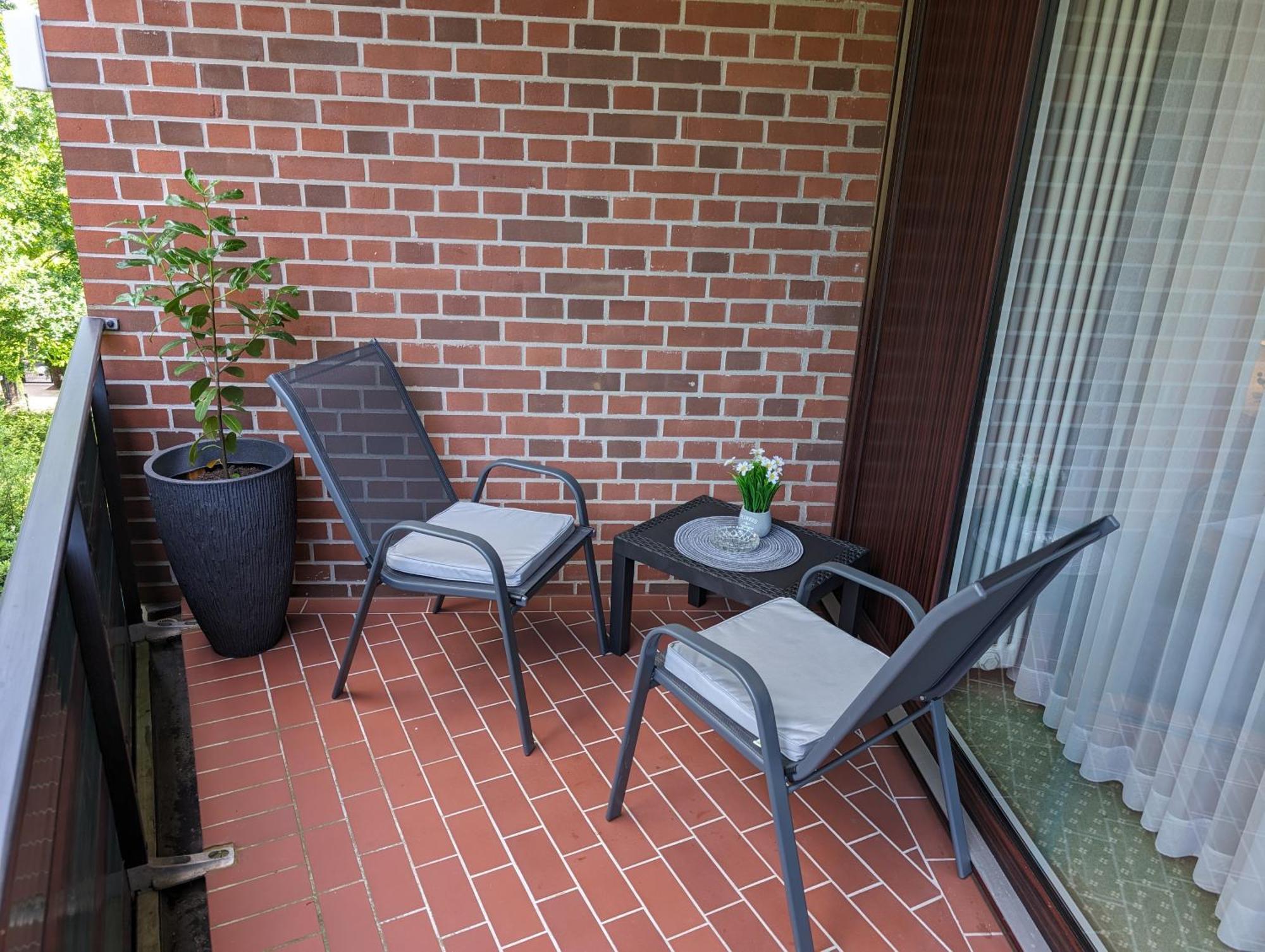 Mit Balkon Und Pool, Zentral Am Waldrand Appartement *